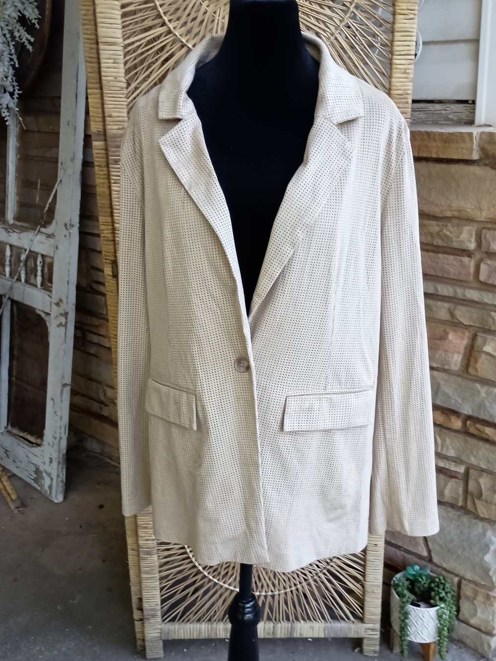 Evereve Cream Faux Suede Pin Holes Single-Button Blazer_L